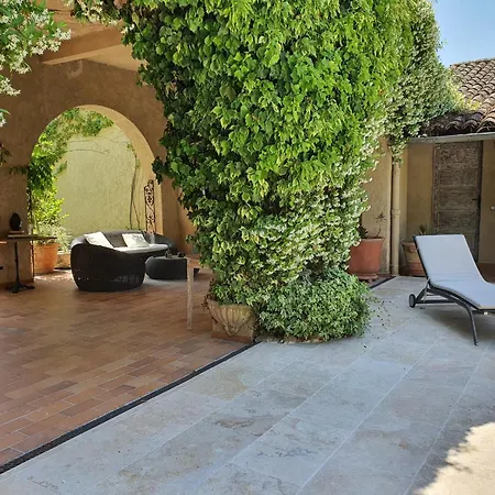 De Mougins